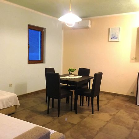 Apartments Lola Тиват Экстерьер фото